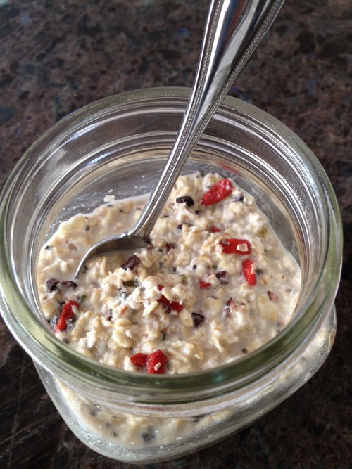 Goji Berry Snack - Mason Jar Oatmeal Grab and Go Recipe